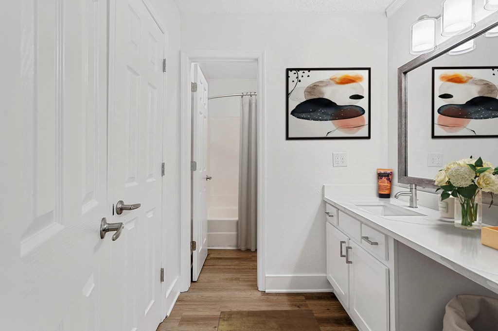 Large Bathroom at Woodlyn on the Green Apartment Homes, North Carolina