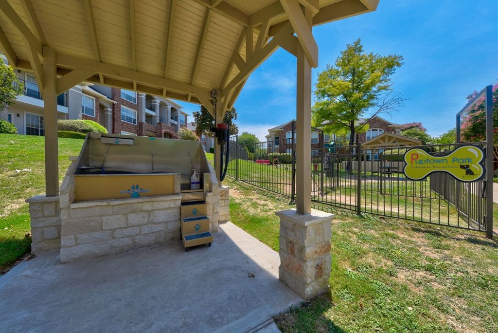 outdoor barbeque area with roof