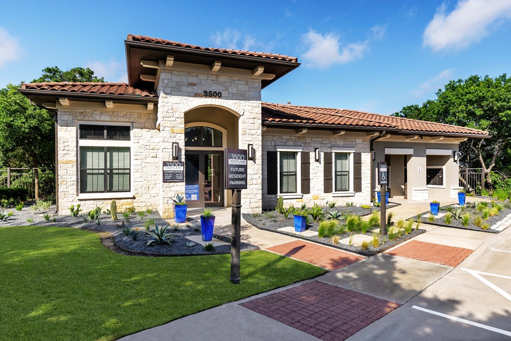 A House With Yard at 3500 Westlake Apartments, Texas, 78746
