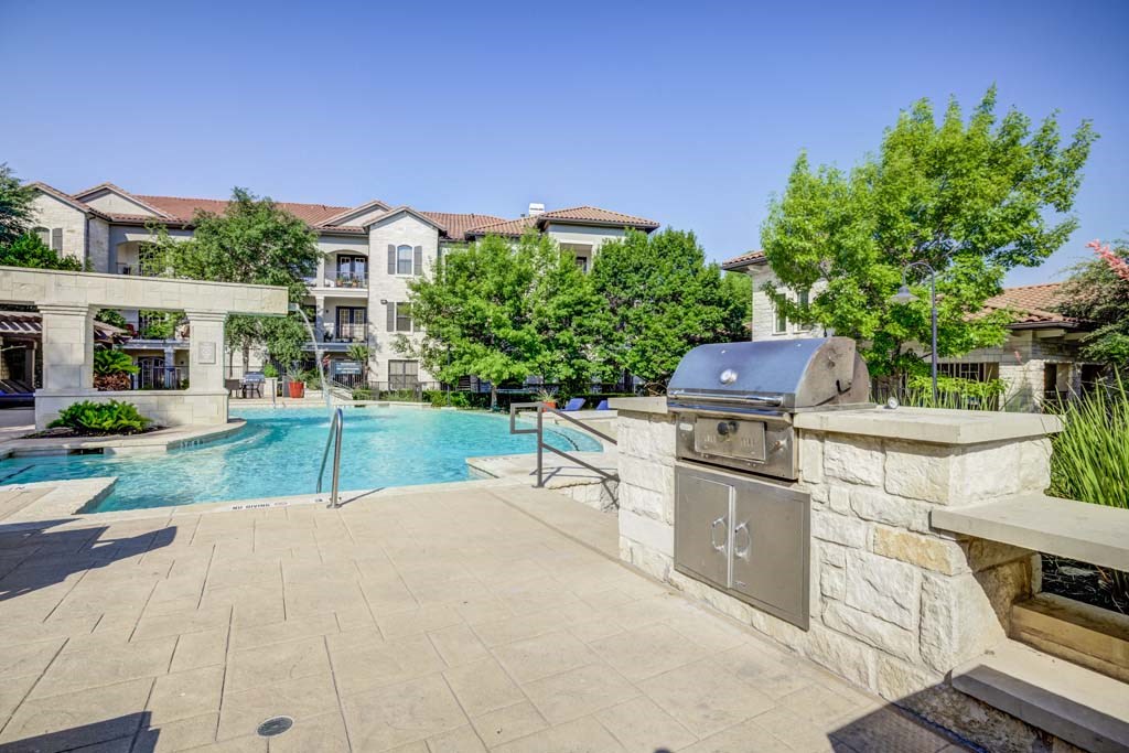 Poolside Grill Station at 3500 Westlake Apartments, Austin, TX, 78746