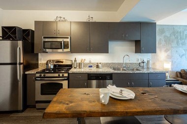 1600 N. Vine Street Studio Apartment for Rent - Photo Gallery 2