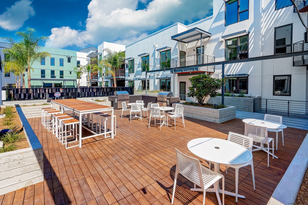 Legacy at Hayward Hayward CA courtyard seating