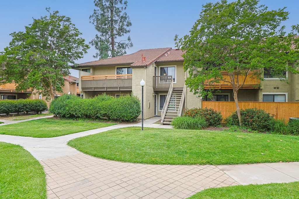A residential area with apartment buildings and a clear sky.