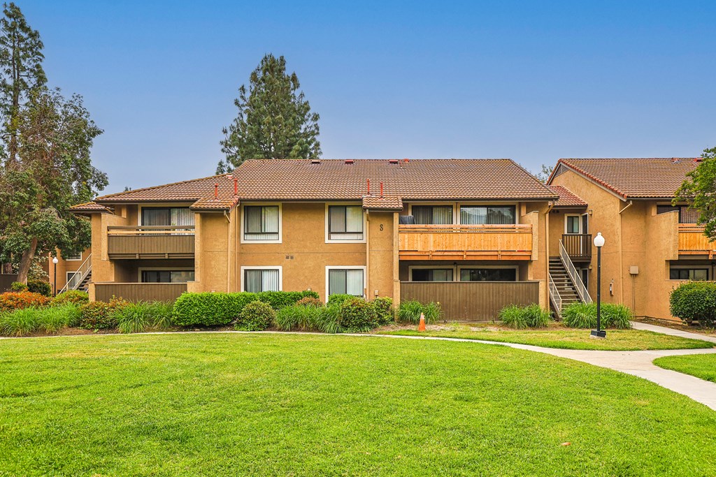 A residential area with apartment buildings and a clear sky.