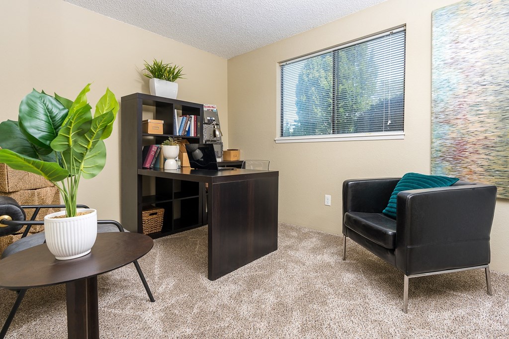 office room at Copper Ridge Apartments, Washington  