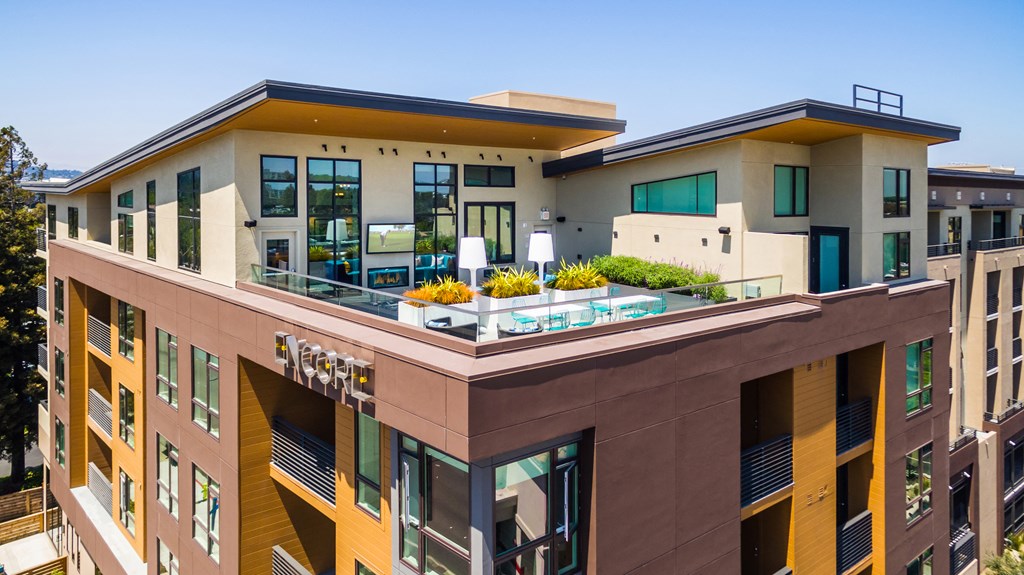 the building in which the hotel is located