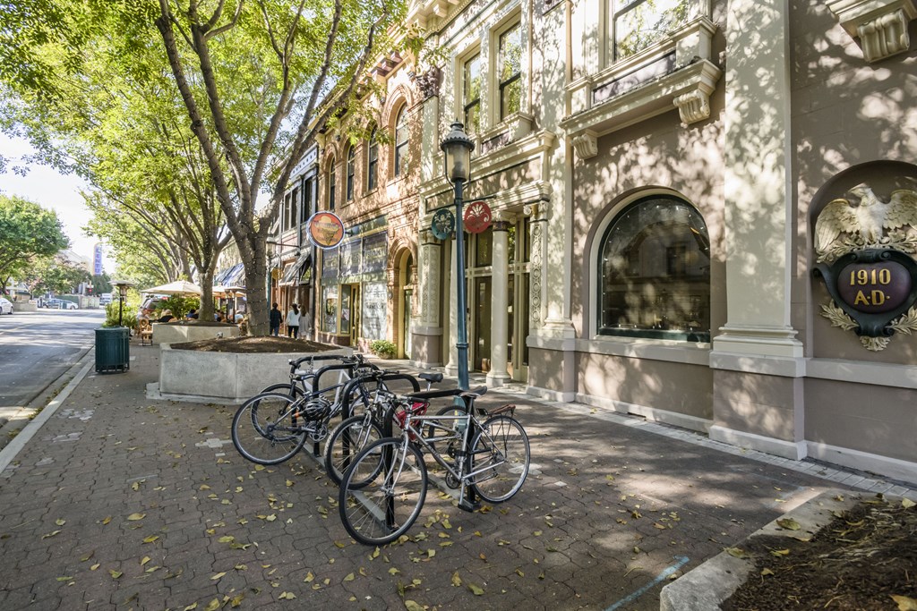 a row of bikes parked in front of a building