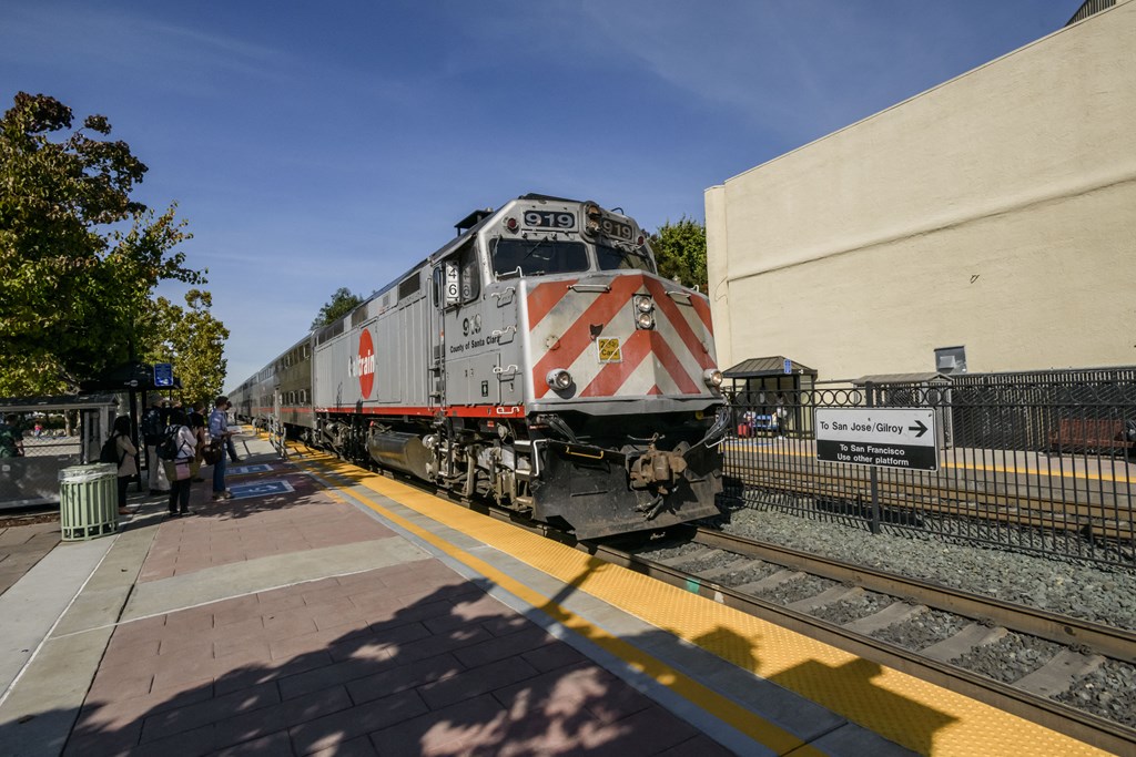 a train pulling into a train station on the tracks