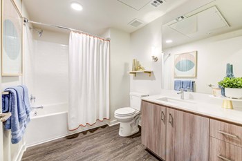 Essence One Bedroom Model Bathroom - Photo Gallery 6