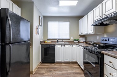 4600 Davis Avenue S 1-3 Beds Apartment for Rent - Photo Gallery 4