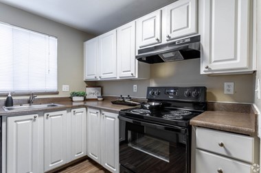 Kitchen Appliances at Copper Ridge Apartments, Renton, WA, 98055 - Photo Gallery 3