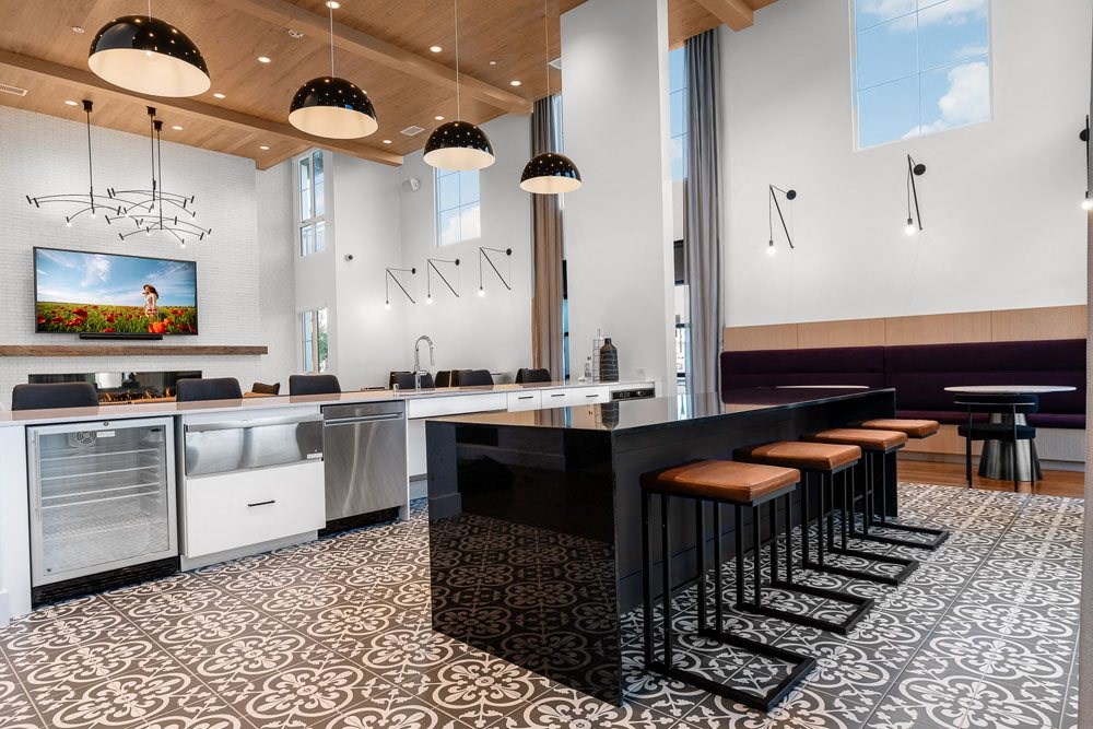 clubroom with kitchen area and seating