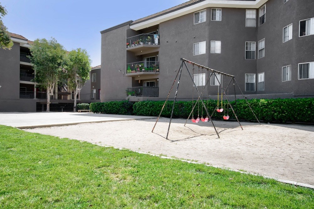 Alder Court Santa Ana, CA Community Exterior