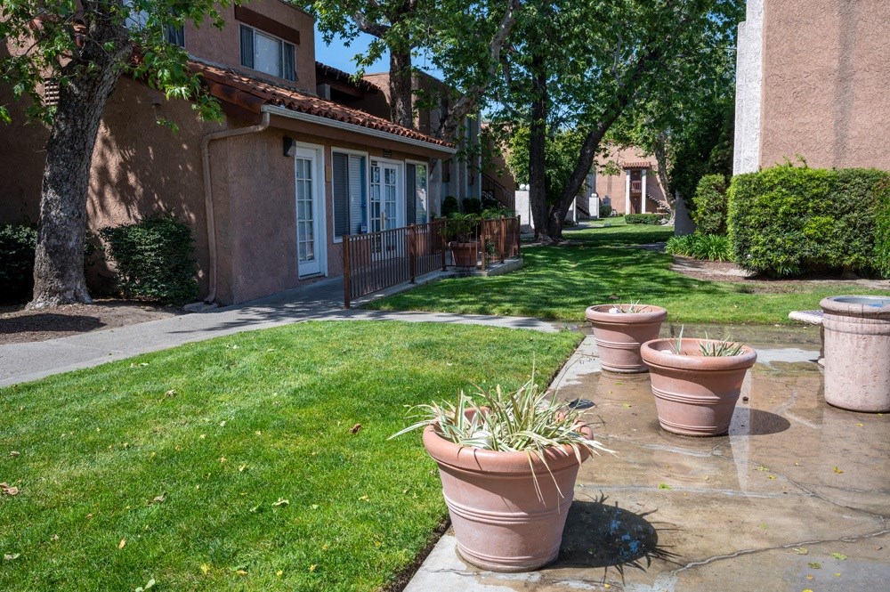 Newhope Pines Santa Ana, CA Community Exterior