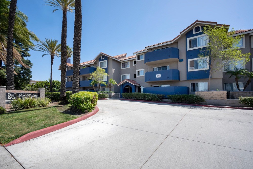 San Tropez Santa Ana, CA Community Exterior