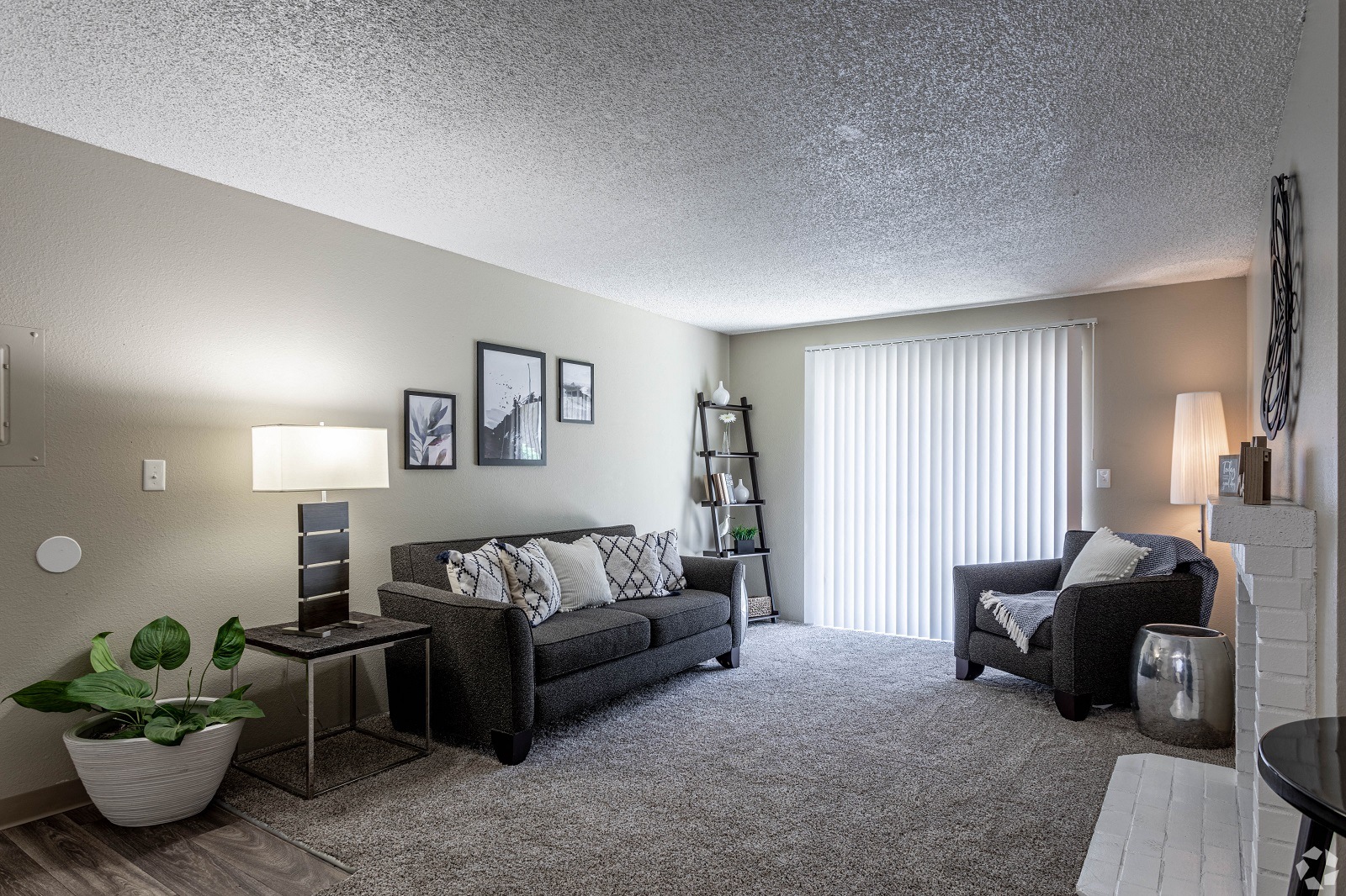 Living room at Copper Ridge Apartments, Washington, 98055