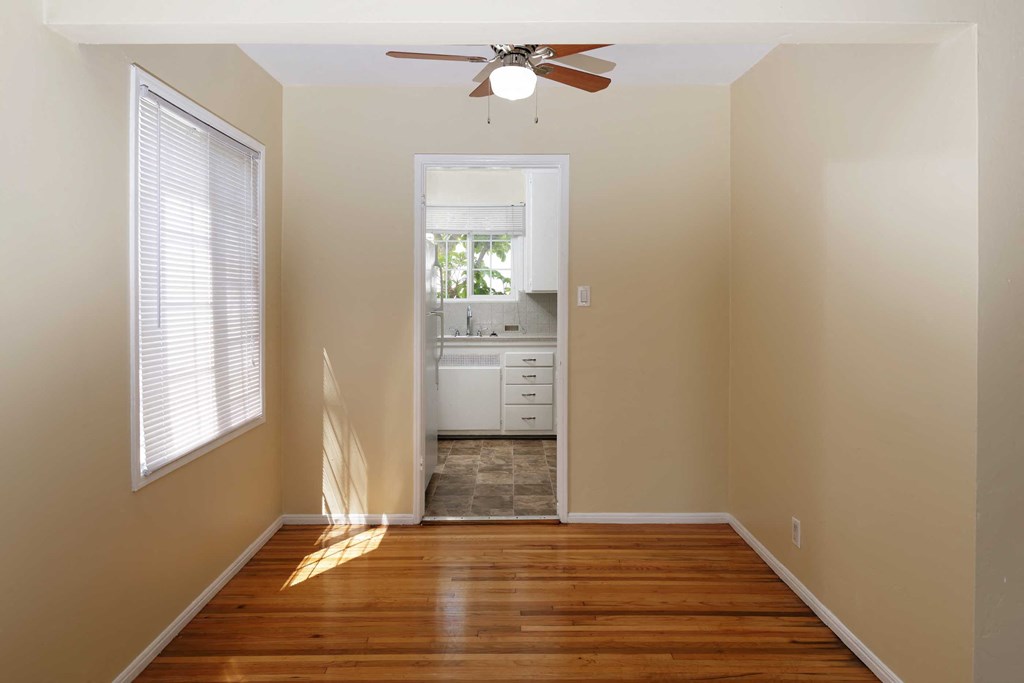 Marina Apartments & Boat Slips Long Beach, CA Apartment Dining Room