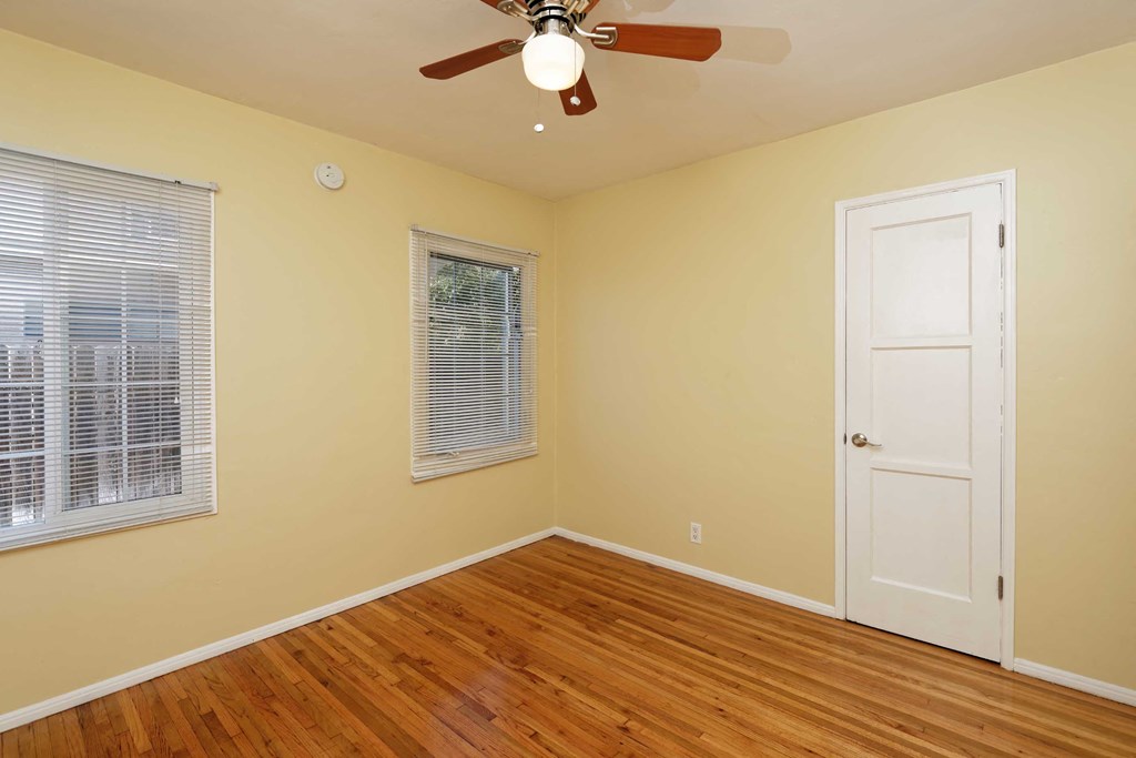 Marina Apartments & Boat Slips Long Beach, CA Apartment Bedroom