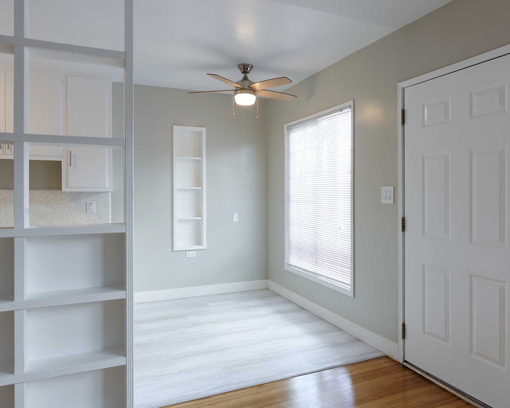 Marina Apartments & Boat Slips Long Beach, CA Apartment Dining Room