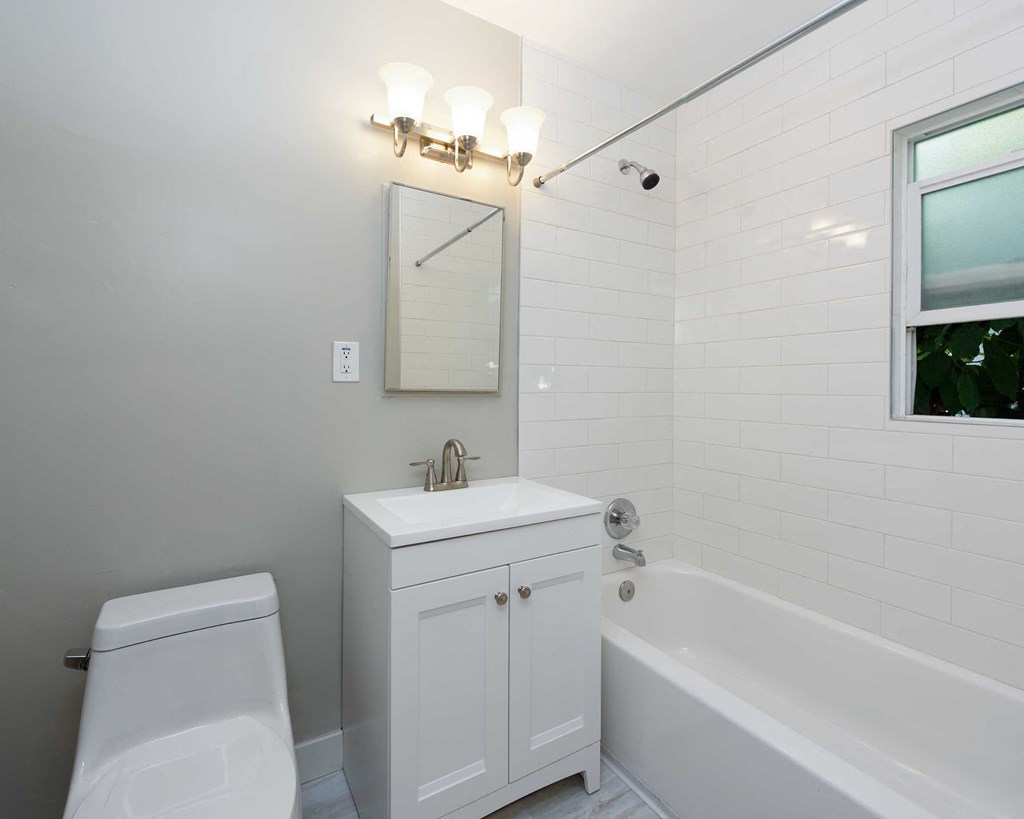 Marina Apartments & Boat Slips Long Beach, CA Apartment Bathroom