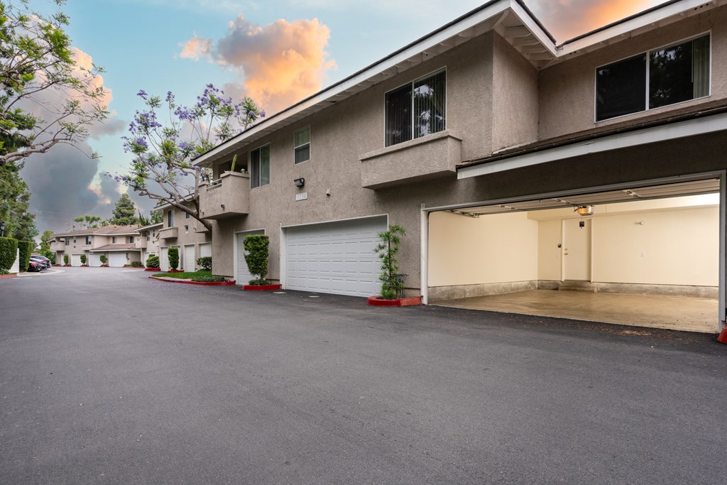 Attached Private 2 Car Garage