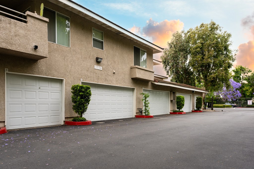 Attached Private 2 Car Garage