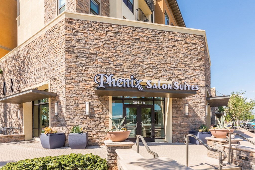 The Colony at The Lakes Retail