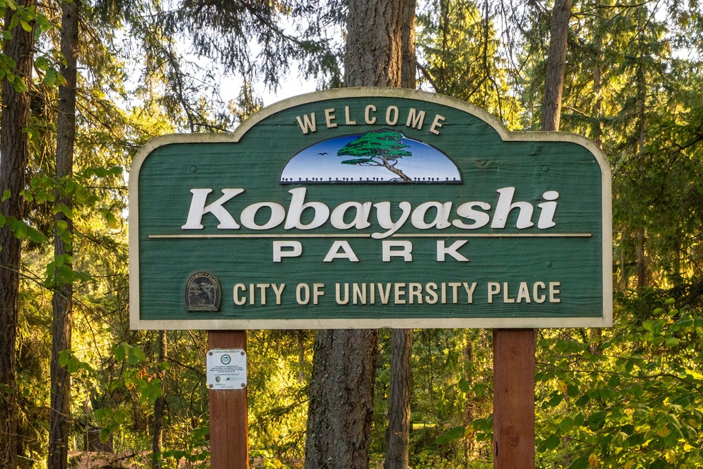 A green sign that says "Welcome to Kobayashi Park" in white letters.