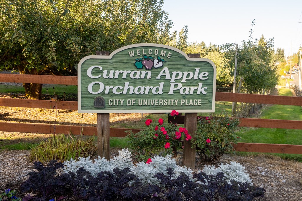 A sign welcoming visitors to Curran Apple Orchard Park.