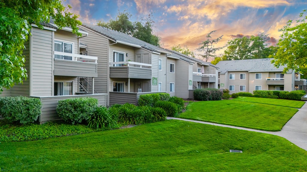 The Seasons Apartments