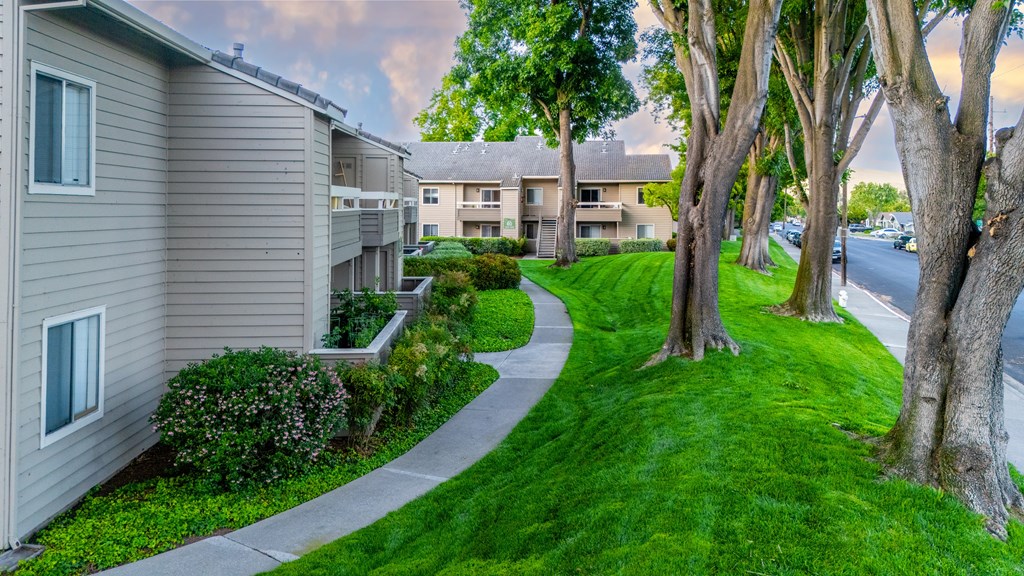 The Seasons Apartments