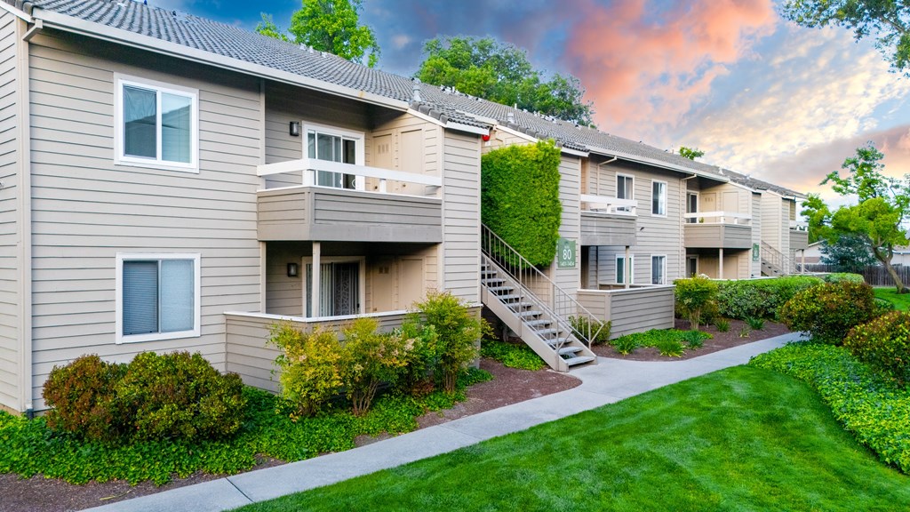 The Seasons Apartments