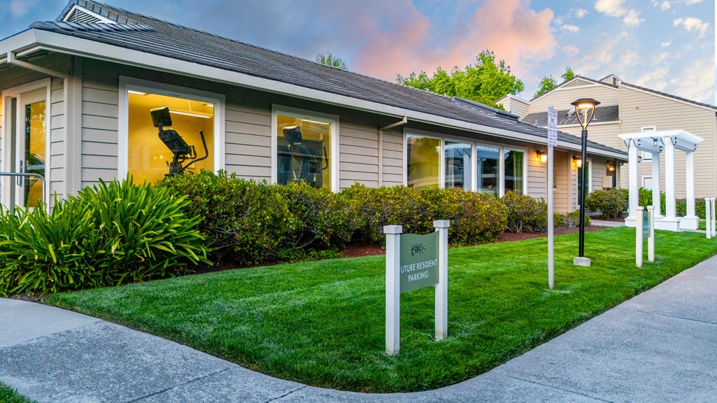 The Seasons Apartments