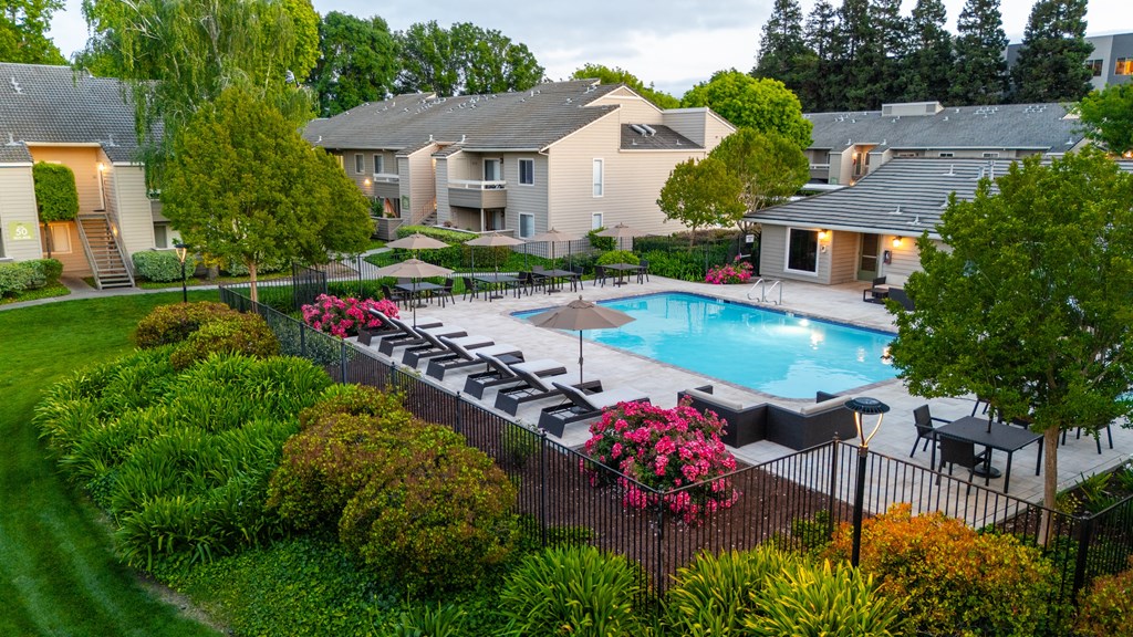 The Seasons Apartments