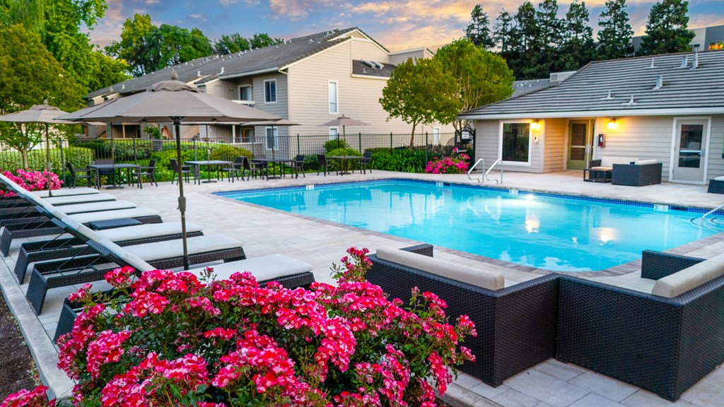 The Seasons Apartments