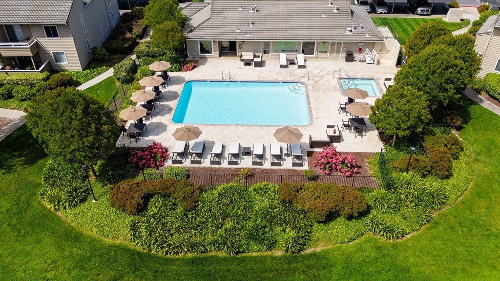 The Seasons Apartments