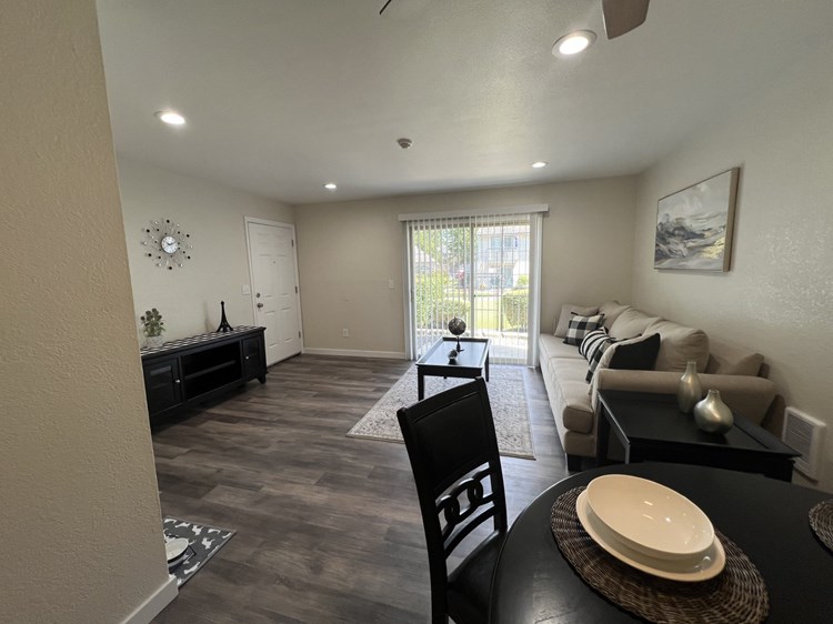 Pinewood Square Apartment Homes