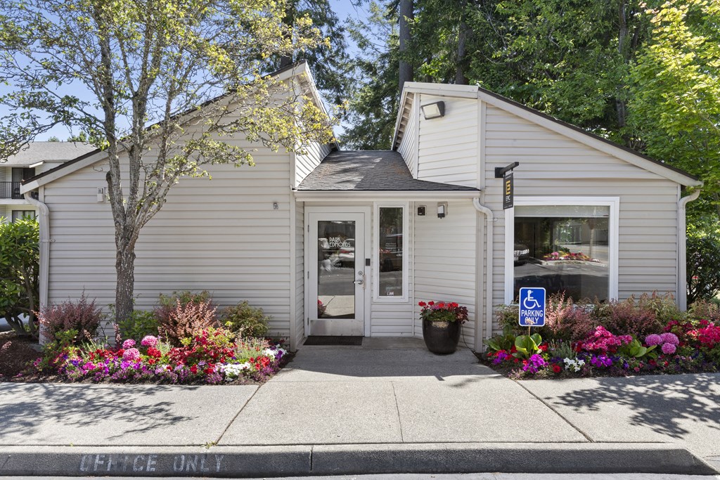 Leasing Office Exterior  at Park Edmonds Apartment Homes, Washington, 98026
