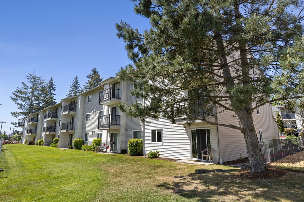 View of property Exterior at Park Edmonds Apartment Homes, Edmonds, WA