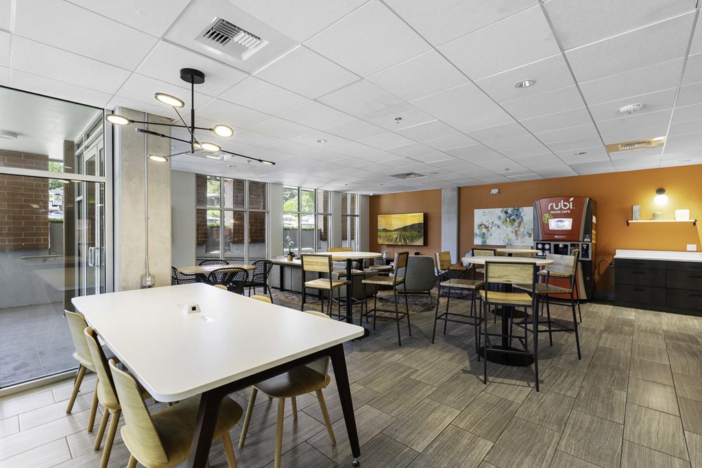 Resident seating area with tables and chairs at Sedona Apartments, Washington, 98115