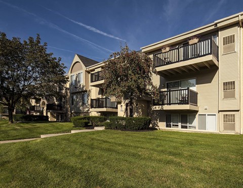 Property Exterior at Adams Creek, Auburn Hills, 48326