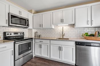 Fully Equipped Kitchen With Modern Appliances at Mainstreet Village, Novi
