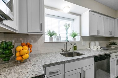 Granite Counter Tops at Northridge, Rochester Hills, 48307