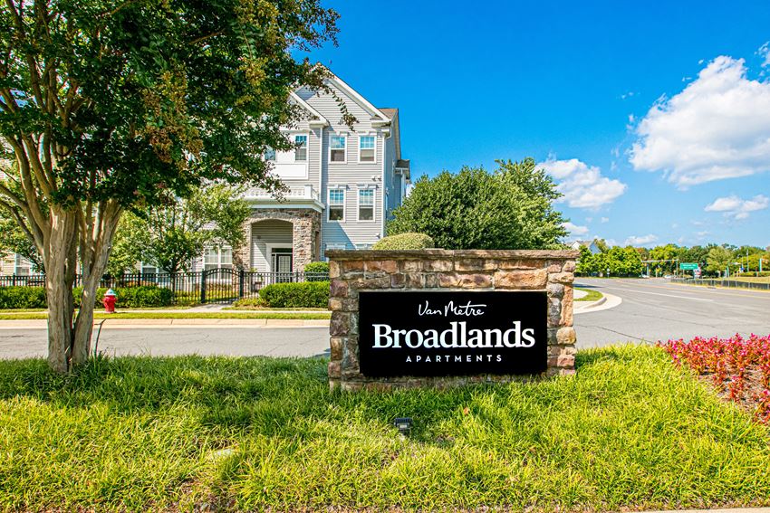 Community Entrance at Broadlands at Broadlands, Ashburn, VA - Photo Gallery 1