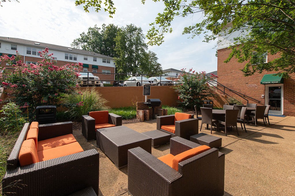 Outdoor Resident Lounge at Park Georgetown, Arlington, Virginia