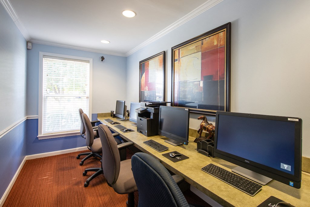Business Center amenity at Saratoga Square Apartments in Springfield, VA