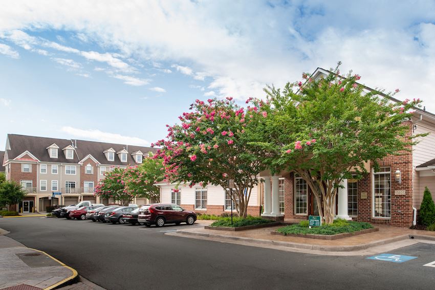 Leasing Office at Woodland Park, Herndon, Virginia - Photo Gallery 1