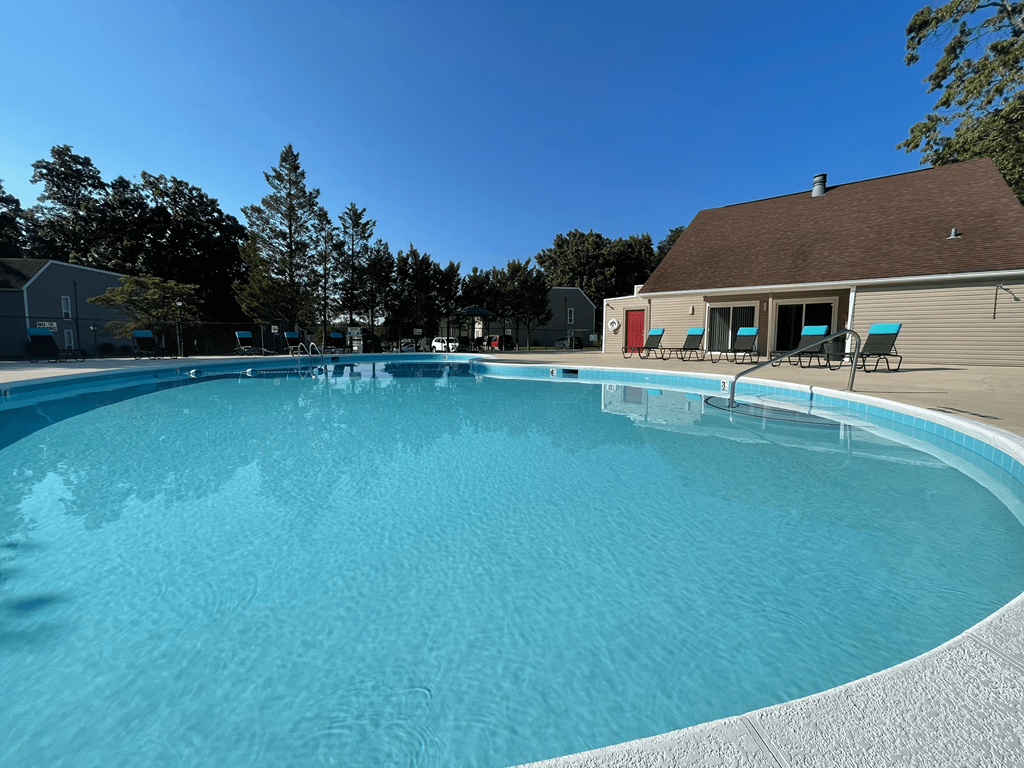 Lakes-Edge-Greensboro-NC-pool-2  at Lakes Edge Apartments, North Carolina, 27409