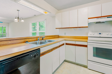 522-584 Lambert St 2 Beds Apartment for Rent - Photo Gallery 3
