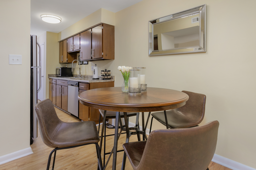 Dining Room at West Pointe Apartments, Burlington